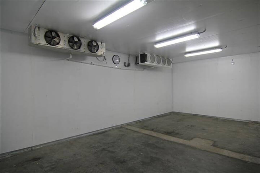 1200 SF ~ 200 Office and 1000 Warehouse with Cooler