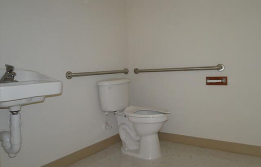 1500 SF ~ 250 Office and 1250 Warehouse