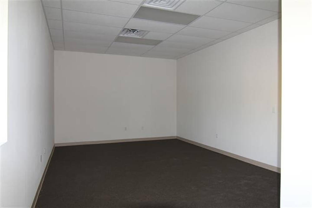 4800 SF 2 Drive-In Doors and 2 Dock Doors