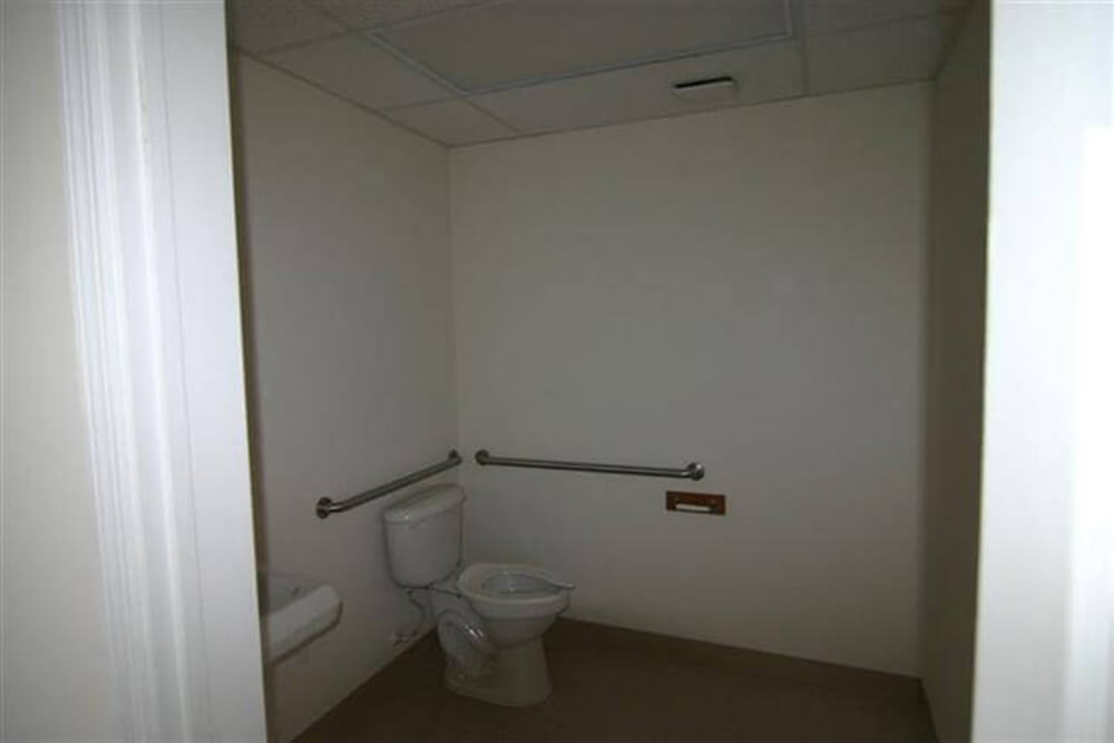 2400Square Foot Flexible-Use 600 SF of Office 1800 SF of Warehouse
