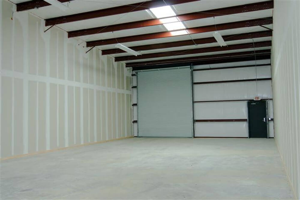 4800 SF 2 Drive-In Doors and 2 Dock Doors