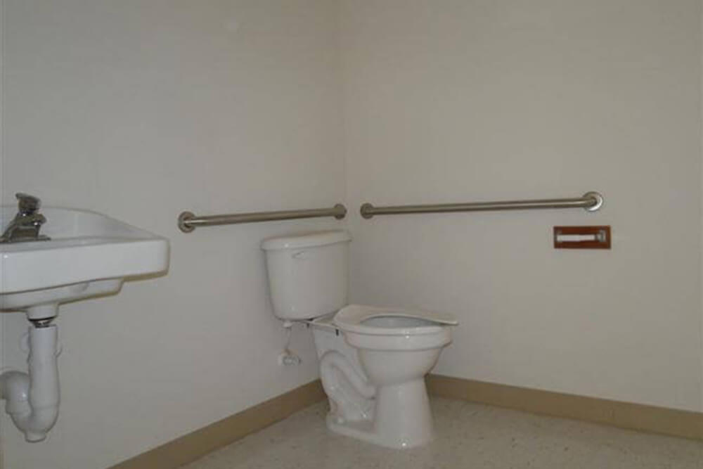 900 SF Unit - Bathroom