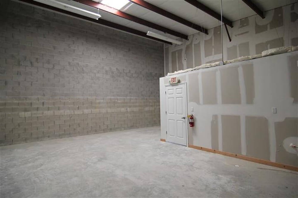 900 SF Unit - Warehouse